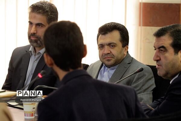 دیدار معاون حقوقی و امور مجلس آموزش و پرورش با اعضای اتحادیه انجمن‌های اسلامی