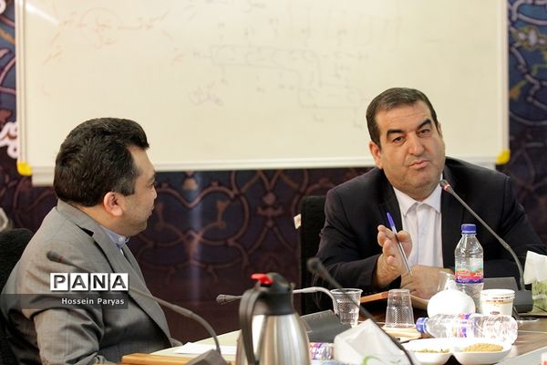 دیدار معاون حقوقی و امور مجلس آموزش و پرورش با اعضای اتحادیه انجمن‌های اسلامی