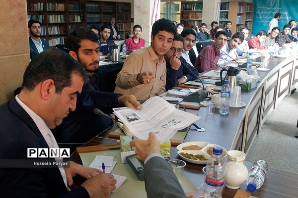 دیدار معاون حقوقی و امور مجلس آموزش و پرورش با اعضای اتحادیه انجمن‌های اسلامی