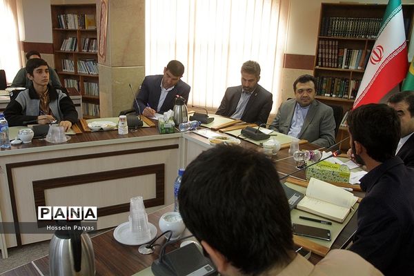 دیدار معاون حقوقی و امور مجلس آموزش و پرورش با اعضای اتحادیه انجمن‌های اسلامی