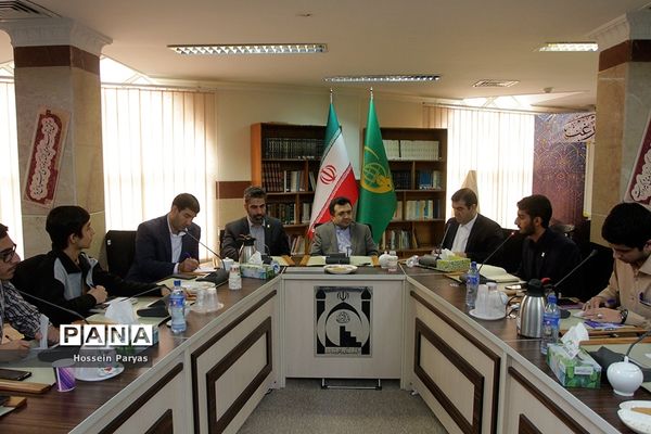 دیدار معاون حقوقی و امور مجلس آموزش و پرورش با اعضای اتحادیه انجمن‌های اسلامی