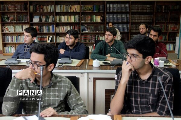دیدار معاون حقوقی و امور مجلس آموزش و پرورش با اعضای اتحادیه انجمن‌های اسلامی