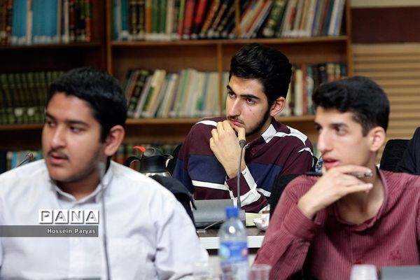 دیدار معاون حقوقی و امور مجلس آموزش و پرورش با اعضای اتحادیه انجمن‌های اسلامی