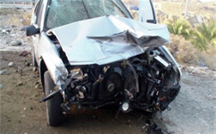 ۳مصدوم در پی برخورد خودرو با تیربرق