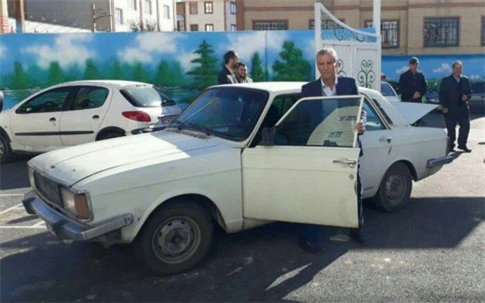 حضور متفاوت  خیر مدرسه ساز اسلامشهری در مراسم افتتاح مدرسه ای که ساخته
