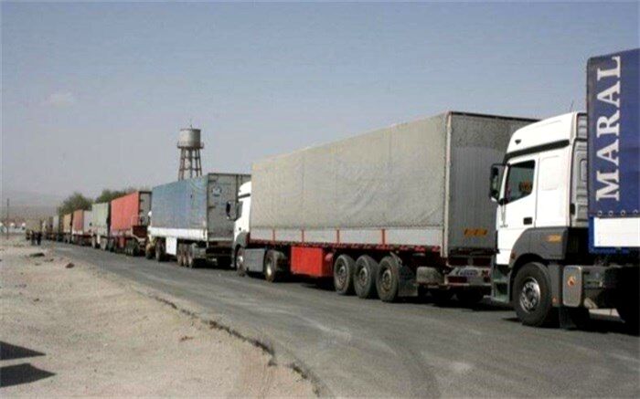 بارگیری روزانه ۲۰۰۰ کامیون کالای اساسی از گمرک بندر امام