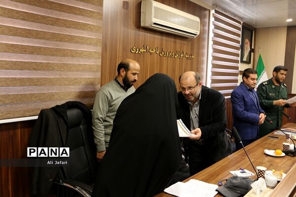 شورای بسیج دانش‌آموزی با رئیس اداره و معاونان  پرورشی مدارس ناحیه یک ری
