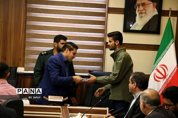 شورای بسیج دانش‌آموزی با رئیس اداره و معاونان  پرورشی مدارس ناحیه یک ری