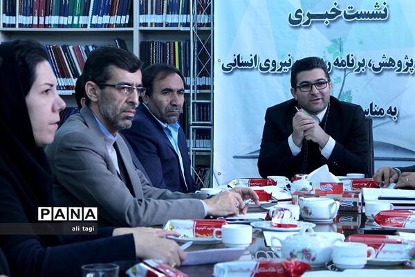نشست خبری معاون پژوهش، برنامه ریزی و نیروی انسانی آموزش و پرورش آذربایجان شرقی
