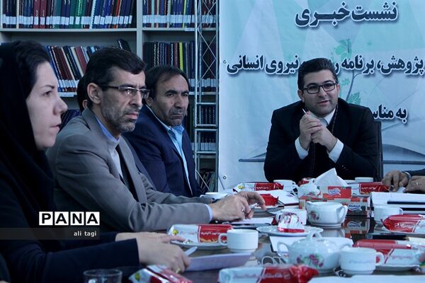 نشست خبری معاون پژوهش، برنامه ریزی و نیروی انسانی آموزش و پرورش آذربایجان شرقی