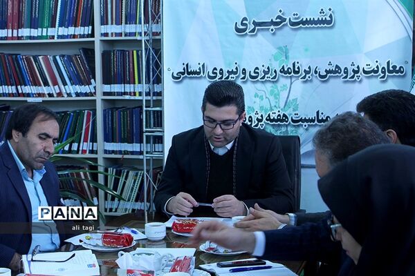 نشست خبری معاون پژوهش، برنامه ریزی و نیروی انسانی آموزش و پرورش آذربایجان شرقی