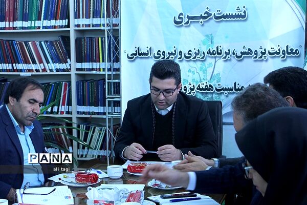 نشست خبری معاون پژوهش، برنامه ریزی و نیروی انسانی آموزش و پرورش آذربایجان شرقی