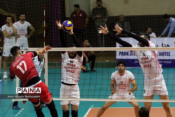 دیدار تیم‌های والیبال شهرداری ارومیه و دورنای ارومیه