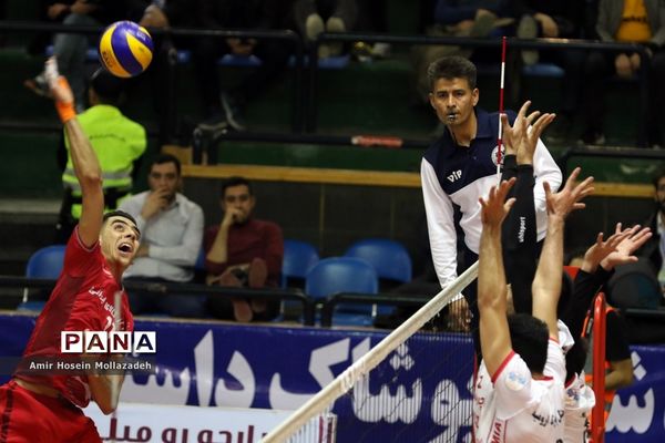 دیدار تیم‌های والیبال شهرداری ارومیه و دورنای ارومیه