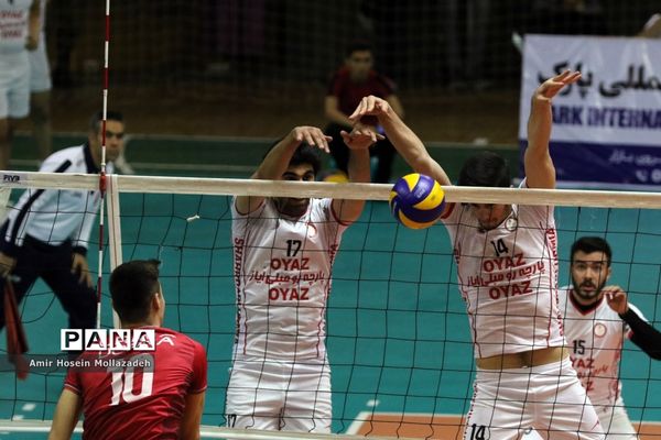 دیدار تیم‌های والیبال شهرداری ارومیه و دورنای ارومیه