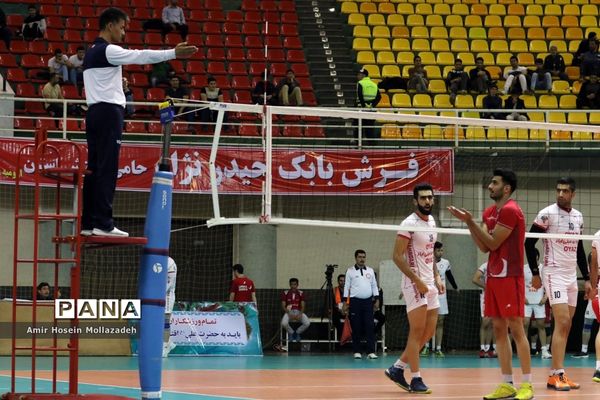 دیدار تیم‌های والیبال شهرداری ارومیه و دورنای ارومیه