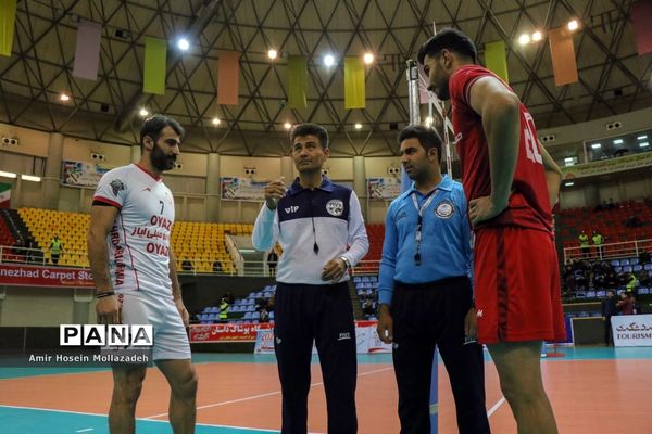 دیدار تیم‌های والیبال شهرداری ارومیه و دورنای ارومیه