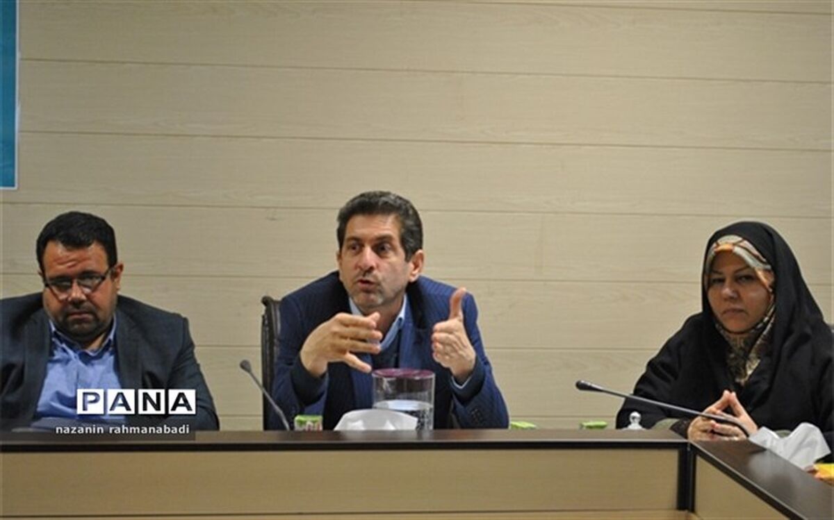 هیچ دانش‌آموزی نباید به خاطر فقر و شرایط مادی و اقتصادی خانواده از تحصیل دور بماند