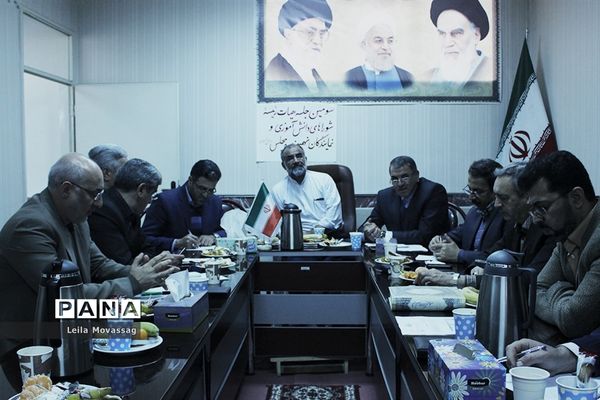 جلسه هیات رئیسه شوراهای دانش‌آموزی  و نمایندگان نهمین دوره مجلس شورای دانش‌آموزی درآذربایجان شرقی