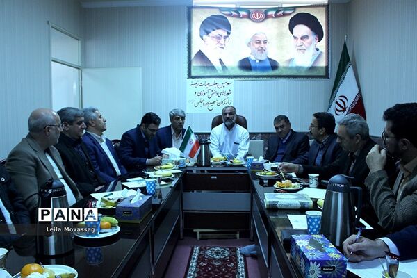 جلسه هیات رئیسه شوراهای دانش‌آموزی  و نمایندگان نهمین دوره مجلس شورای دانش‌آموزی درآذربایجان شرقی