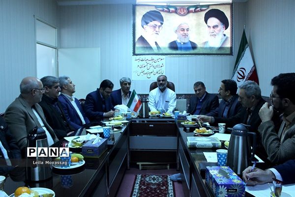 جلسه هیات رئیسه شوراهای دانش‌آموزی  و نمایندگان نهمین دوره مجلس شورای دانش‌آموزی درآذربایجان شرقی