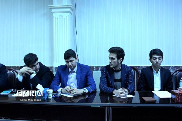 جلسه هیات رئیسه شوراهای دانش‌آموزی  و نمایندگان نهمین دوره مجلس شورای دانش‌آموزی درآذربایجان شرقی