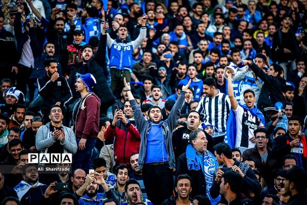 دیدار تیم‌های استقلال و پدیده