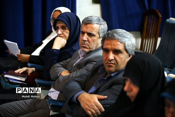 نشست وزیر آموزش و پرورش با نمایندگان انجمن اسلامی معلمان وکانون مدرسان دانشگاه فرهنگیان
