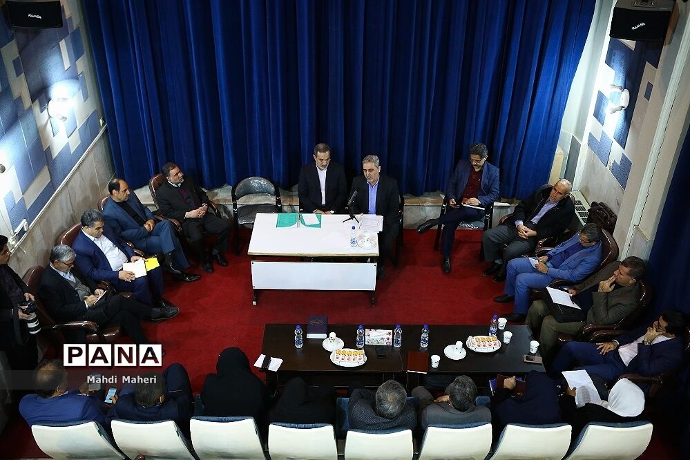 نشست وزیر آموزش و پرورش با نمایندگان انجمن اسلامی معلمان وکانون مدرسان دانشگاه فرهنگیان