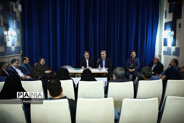 نشست وزیر آموزش و پرورش با نمایندگان انجمن اسلامی معلمان وکانون مدرسان دانشگاه فرهنگیان