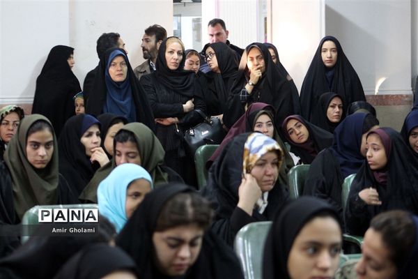 اعزام دانش‌آموزان دختر منطقه چهاردانگه  به مناطق عملیاتی جنوب کشور