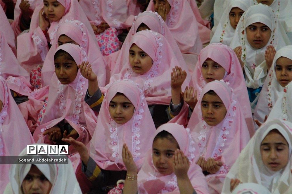 جشن عبادت دانش‌آموزان دختر در ساری