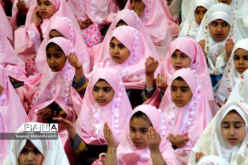 جشن عبادت دانش‌آموزان دختر در ساری