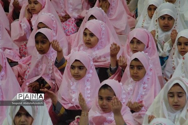 جشن عبادت دانش‌آموزان دختر در ساری