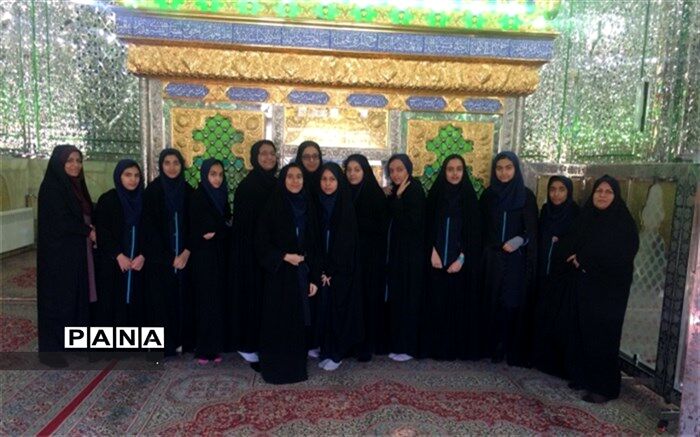 حضور دانش آموزان دبیرستان فرزانگان دوره اول در زیارتگاه سید فتح الدین رضا