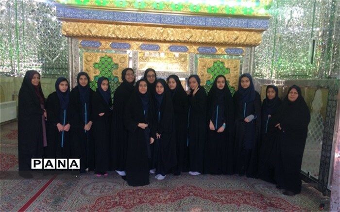 حضور دانش آموزان دبیرستان فرزانگان دوره اول در زیارتگاه سید فتح الدین رضا