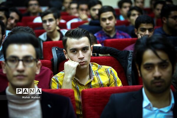نشست وزیرآموزش و پرورش با دانشجو معلمان دانشگاه فرهنگیان