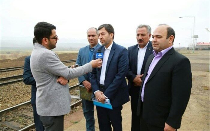 بازدید معاون عمرانی وزیرکشور از پروژه دوخطه کردن راه آهن زنجان-تهران