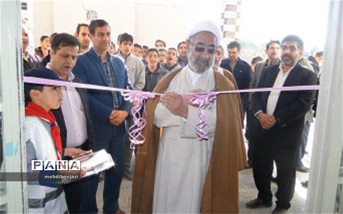 برگزاری نمایشگاه کتاب در شهر ورزنه