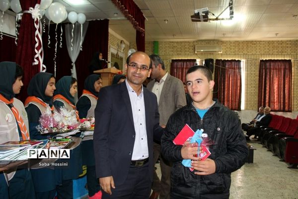 مراسم تجلیل از دانش‌آموزان معلول به میزبانی دبیرستان قاضی در گله‌دار فارس