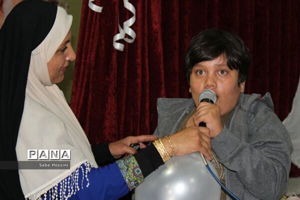 مراسم تجلیل از دانش‌آموزان معلول به میزبانی دبیرستان قاضی در گله‌دار فارس
