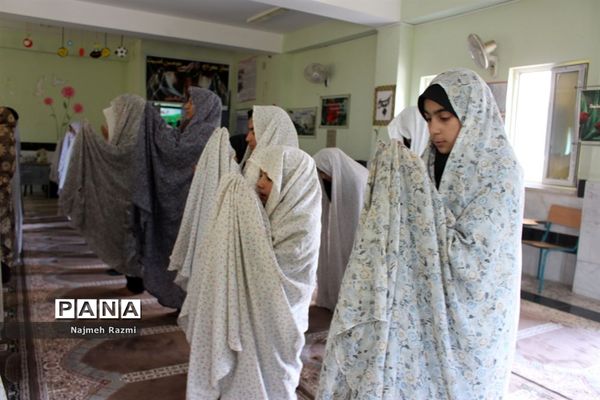 نماز جماعت ظهر و عصر مدرسه  ام‌البنین شهرستان بوشهر