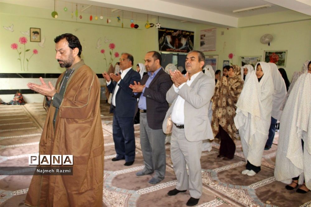 نماز جماعت ظهر و عصر مدرسه  ام‌البنین شهرستان بوشهر