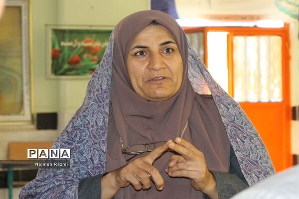 نماز جماعت ظهر و عصر مدرسه  ام‌البنین شهرستان بوشهر