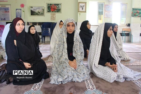 نماز جماعت ظهر و عصر مدرسه  ام‌البنین شهرستان بوشهر