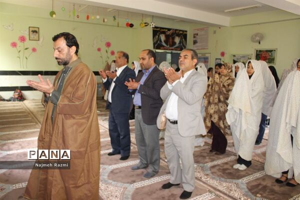 نماز جماعت ظهر و عصر مدرسه  ام‌البنین شهرستان بوشهر