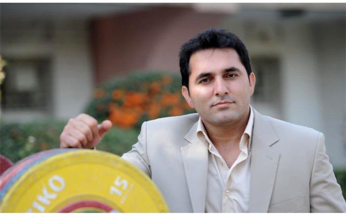 کوروش باقری: رویه‌های فدراسیون وزنه‌برداری در برابر کیانوش رستمی صحیح نیست