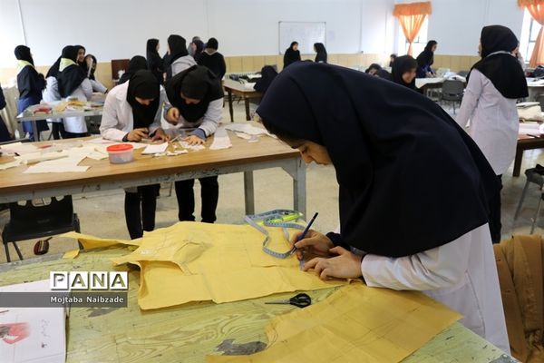 برگزاری جشنواره غذای سالم  و دست سازه‌های هنرجویان  هنرستان شهدای فلسطین ناحیه 4 مشهد