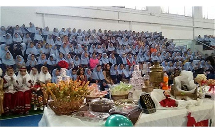 نمایشگاه دستاوردهای دانش اموزان شاهد حضرت رقیه (س)در زمینه صنایع دستی و غذای های سنتی برگزار شد