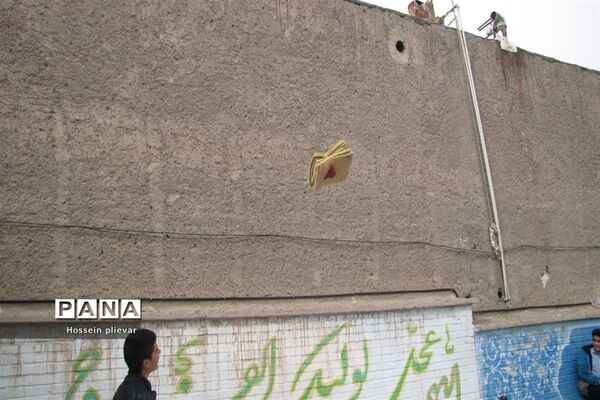 مسابقات نجات تخم مرغ در دبیرستان شهید نواب صفوی بیرجند